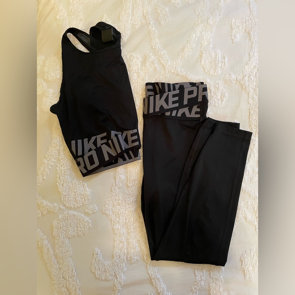 Nike pro criss cross workout set